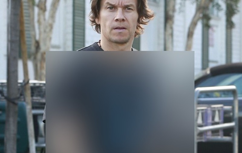 Imagini incredibile cu actorul Mark Wahlberg! E PIELE ŞI OS, după ce a slăbit 18 kilograme pentru un rol! ABIA ÎL MAI RECUNOŞTI! FOTO