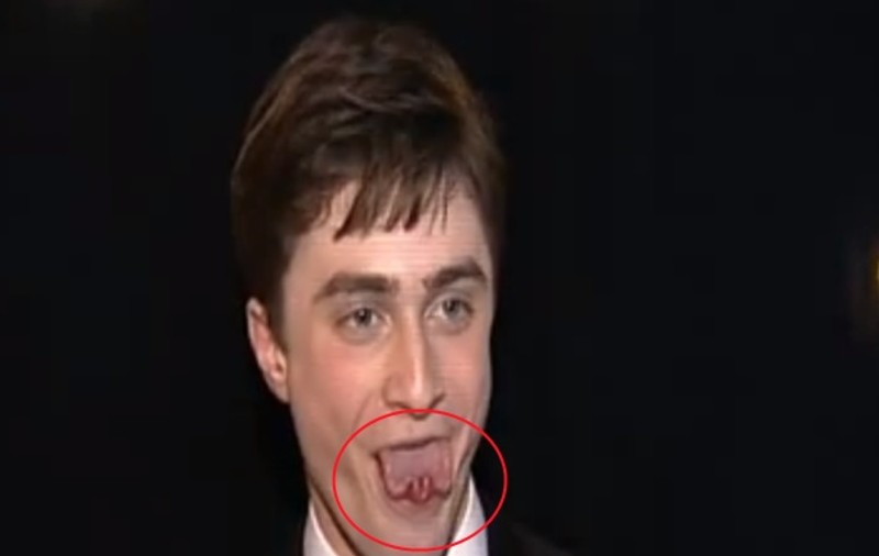 WOW! Ce face cu limba Daniel Radcliffe | VIDEO
