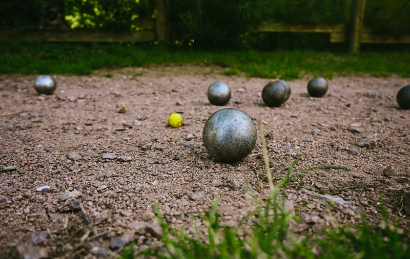O bilă de pétanque a explodat și a rănit grav un tânăr, la o petrecere a burlacilor, în Belgia: „A avut efect de grenadă”