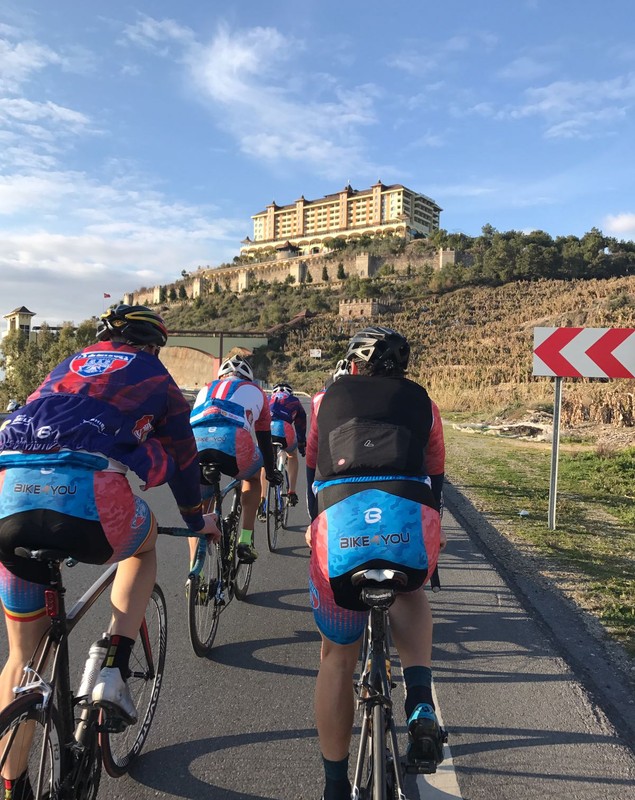 Povestea antrenorului grec Iorgos Georgiadis, de la CSA Steaua Cycling Team. De la titluri naționale de șosea, la visul olimpic, de la pescuit la service-uri auto! VIDEO