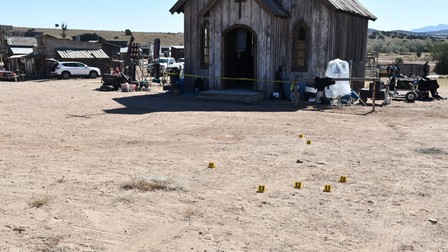 Poliția din New Mexico a publicat primele imagini de pe platourile de filmare la westernul „Rust”, realizate la scurt timp după tragedie. Foto: Profimedia
