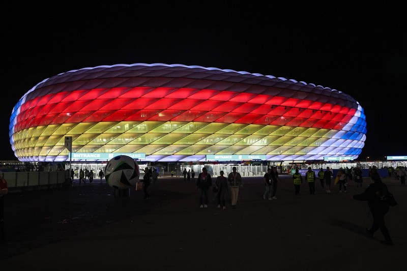 EM 2024: Deutschland - Schottland am 14.06.2024 in der Allianz Arena in München Die Allianz Arena leuchtet in schwarz - rot - gold / deutschen Farben *** Euro 2024 Germany Scotland on 14 06 2024 at the Allianz Arena in Munich The Allianz Arena shines in black red gold German colors MH,Image: 881765660, License: Rights-managed, Restrictions: Credit images as "Profimedia/ IMAGO", Model Release: no