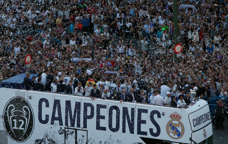 Fotbaliștii lui Real au fost primiți ca niște eroi la Madrid. Mii de fani au ieșit pe străzi să vadă trofeul Champions League / FOTO&VIDEO