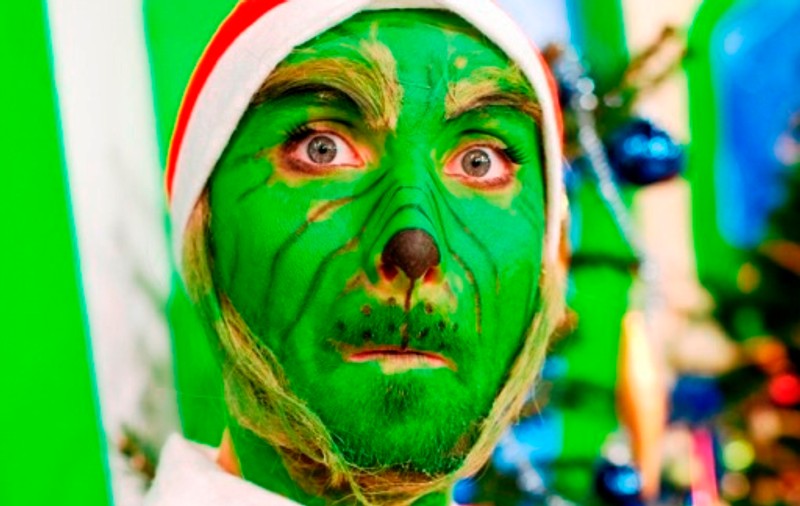 Uite-l pe Grinch al nostru! Ghici cine e!