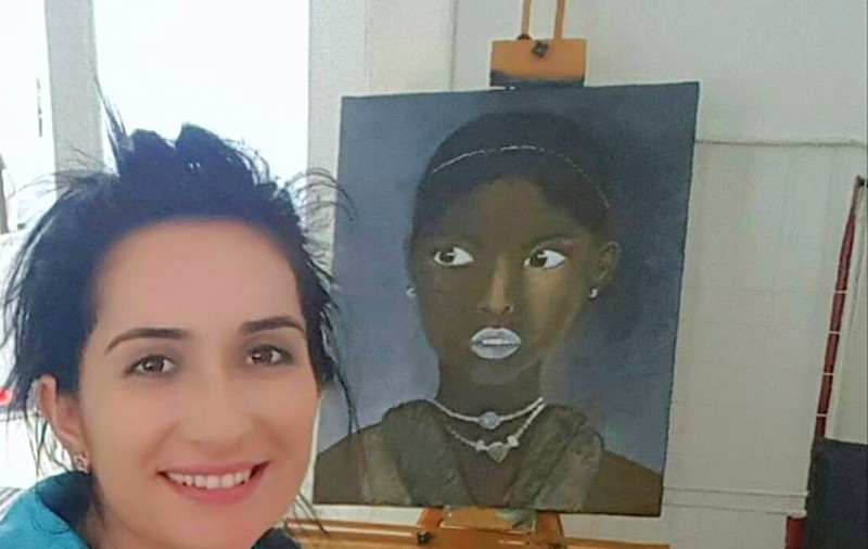 Ce se întâmplă când o polițistă lasă pistolul și pune mâna pe o pensulă. Pasiunea agentului Andreea Albu și cele o sută de povești în culori ale sale (FOTO)