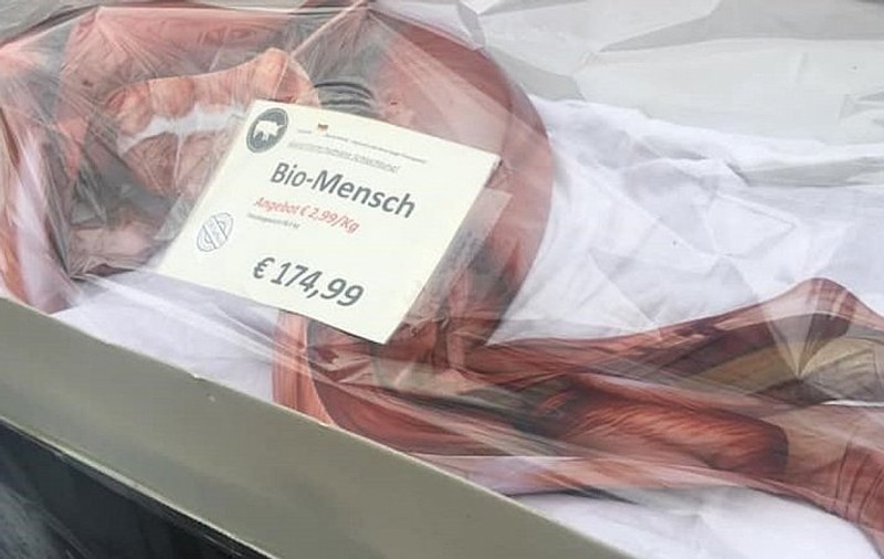 Campanie șocantă: „carne de om-bio”, scoasă la vânzare cu 2,99 euro/kg. Scopul din spatele afișului