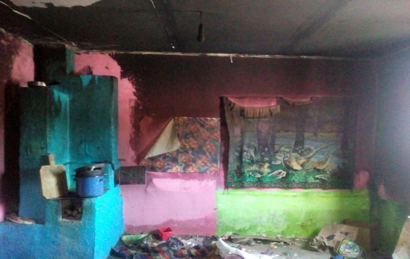 FOTO| Doi copii mici din județul Vaslui, răniți grav într-un incendiu izbucnit în locuință. Micuții erau singuri acasă