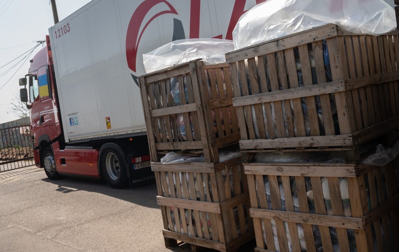 Șofer român de TIR lăsat în viață de rușii care i-au jefuit transportul umanitar, în Ucraina. „Scăparea a fost paşaportul românesc”