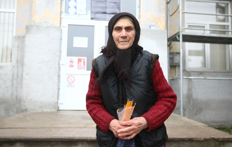 ALEGERI PREZIDENȚIALE 2014. LA DEVESELU, OAMENII au VENIT la VOT DIRECT de la BISERICĂ! | FOTO