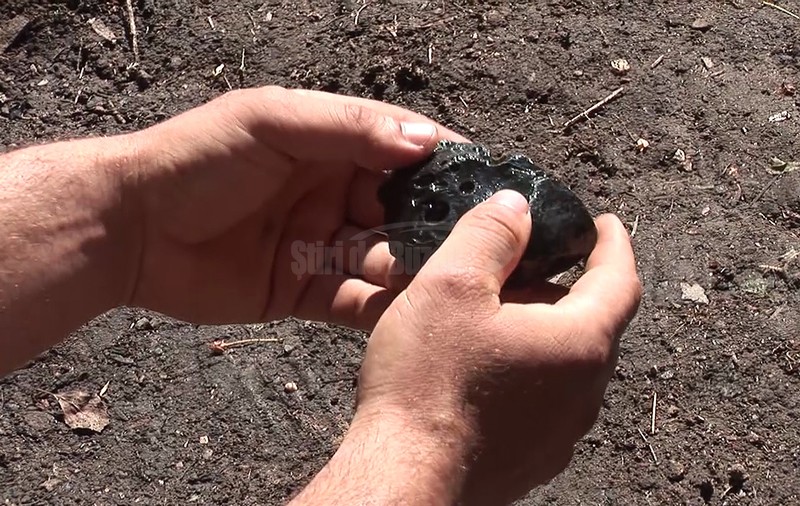 Bucată de meteorit descoperită într-o gradină din Buzău FOTO&VIDEO