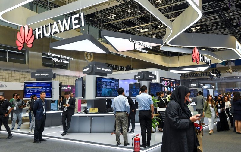 Huawei dublează producția de cipuri AI, în timp ce Nvidia se clatină în China