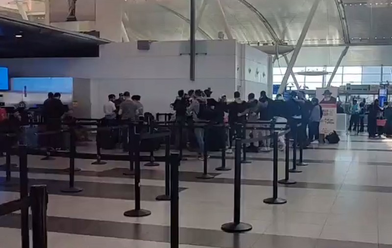 Un necunoscut a plătit 250 de bilete de avion pentru rezerviștii israelieni care se întorc de la New York ca să lupte cu Hamas