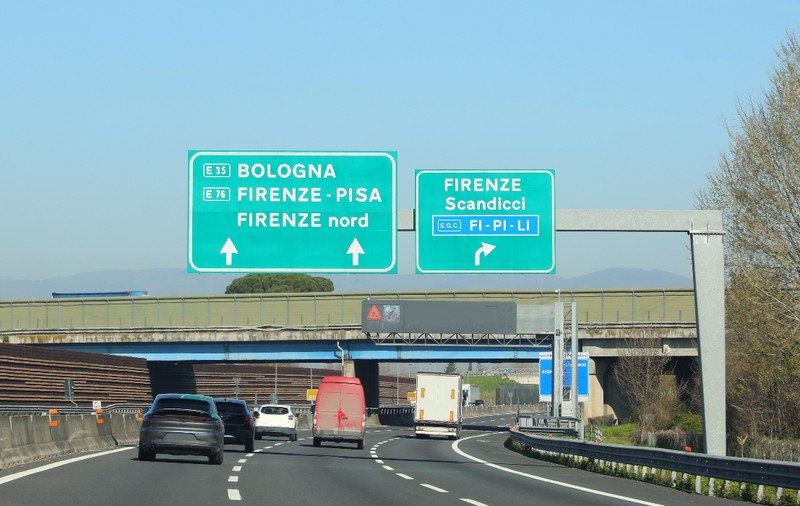 Șoferii români care merg în Italia riscă amenzi de până la 1.734 de euro. Regula se aplică până pe 15 octombrie
