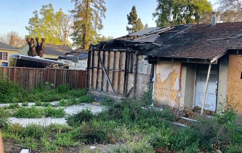 O cocioabă arsă din Silicon Valley, California, se vinde cu 800.000 de dolari. De necrezut cum arată
