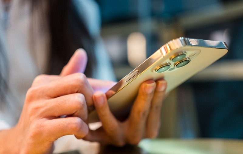 Orașul care propune folosirea telefoanelor mobile doar două ore pe zi. „Nu pot nici măcar să mă uit la un film” 