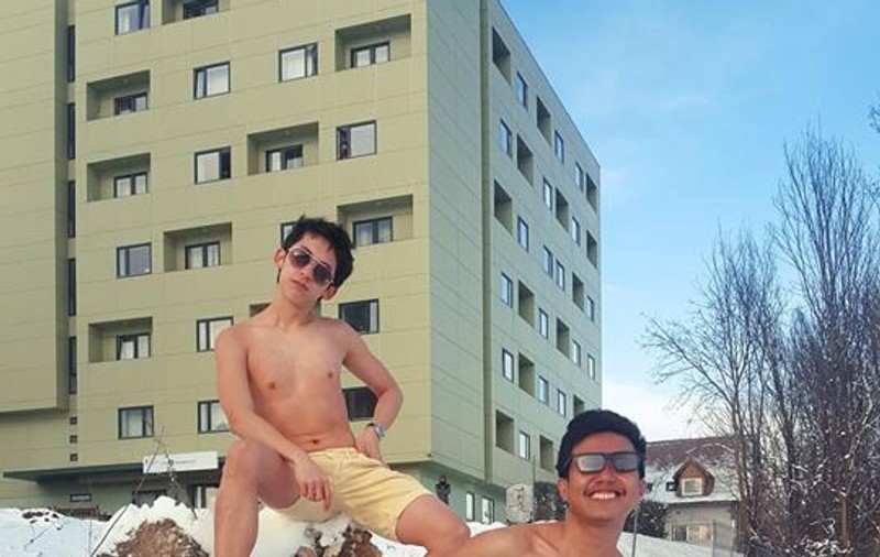 Au venit din Filipine ca să facă plajă în România, la -20 de grade!