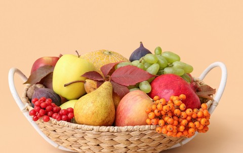 Toamna aduce nu doar frunze căzătoare și seri răcoroase, ci și o varietate de fructe bogate în fibre, perfecte pentru a diversifica alimentația. 