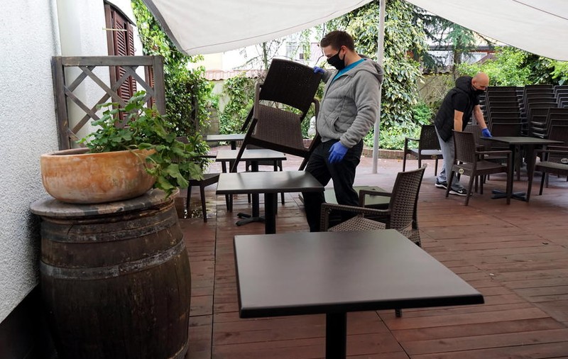Guvernul adoptă prevederile privind prelungirea stării de alertă. Teatrele, cinematografele şi restaurantele se redeschid de la 1 septembrie