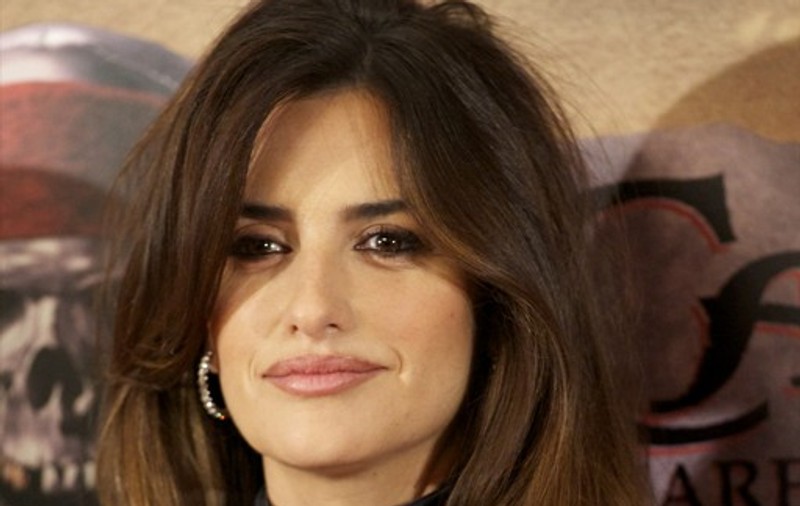 Penelope Cruz, la mâna unui român! Vezi de ce trebuie să facă ce-i spune el!