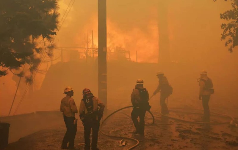 Consulatul României de la Los Angeles publică lista adăposturilor pentru oamenii afectați de incendii: „Respectați instrucțiunile autorităților americane”