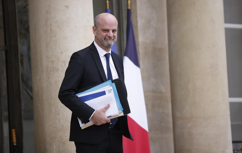 Ministrul francez al educației, criticat după ce a anunțat măsurile Covid în timp ce era în vacanță în Ibiza