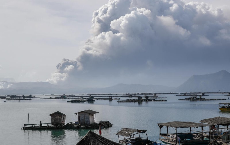 Alertă în Filipine, unde un vulcan a început să erupă! Sute de mii de oameni, în pericol