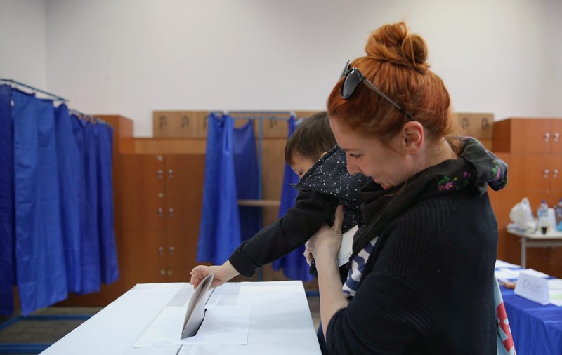 Rezultate parțiale în diaspora: Iohannis a luat dublu față de Barna, după numărarea a 93,56% din voturi