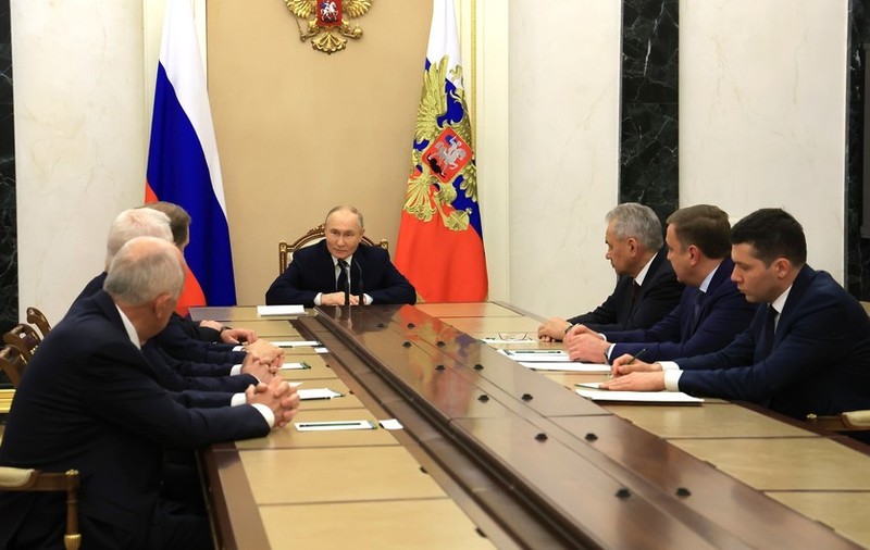 Vladimir Putin, după ședința cu șefii din sectorul militar rus: „Activitatea se desfăşoară conform planului”