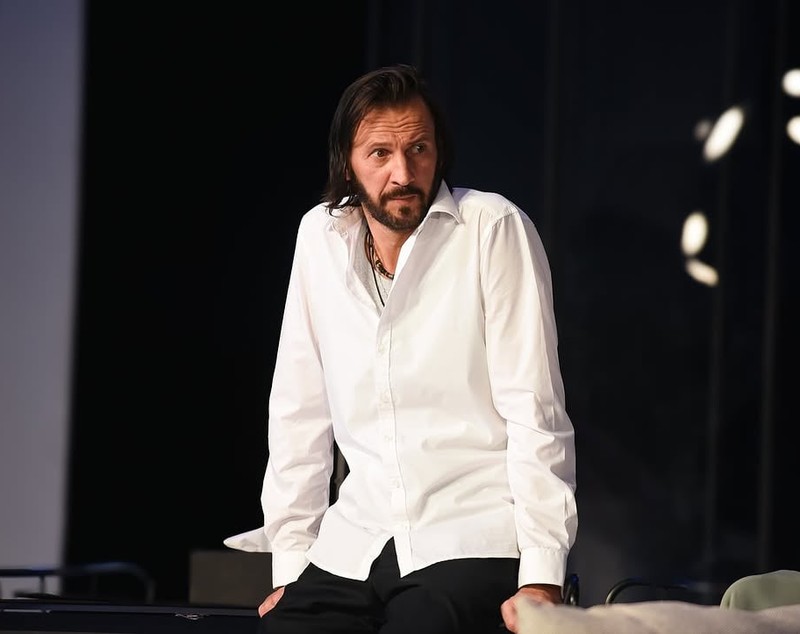 Actorul Bogdan Farcaș, mesaj emoționant pentru mama lui, pe scena de la Teatrul Național din București, la Gala Premiilor Gopo 2026