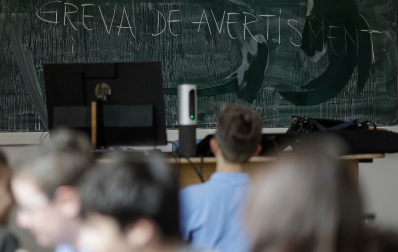 Grevă de avertisment azi în învățământ. Urmează apoi greva generală, din 22 mai. „Ca profesor tânăr, ești muritor de foame”