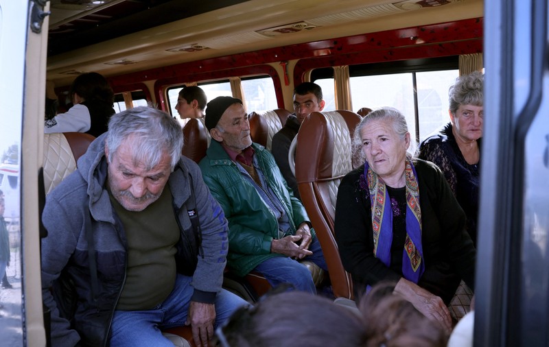 Etnicii armeni din Nagorno-Karabah vor pleca în Armenia după ce Azerbaidjanul a recucerit teritoriul - oficial local