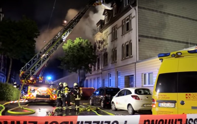 Clădire distrusă de o explozie într-un oraș din Germania. 24 de persoane au fost rănite