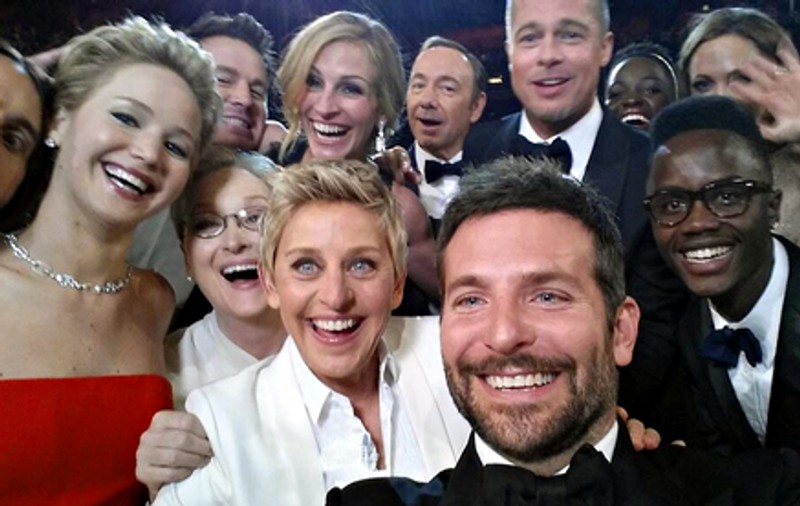 Rămâi MUT! De câte ori a fost folosit cuvântul "SELFIE" pe Twitter