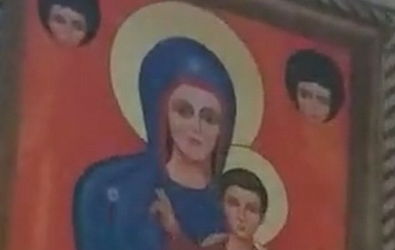 Enoriașii au fost martorii unui miracol în biserică. Icoana Fecioarei Maria spune rugăciuni! VIDEO