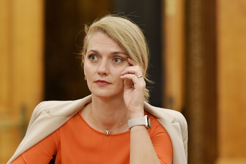 Alina Gorghiu asista la audierea lui Catalin Predoiu (nu se afla in imagine), nominalizat pentru portofoliul Justitiei, in comisia de specialitate, marti 18 februarie 2020, la Palatul Parlamentului. ANDREEA ALEXANDRU / MEDIAFAX FOTO