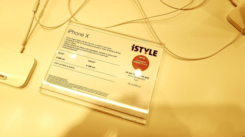 iPhone X costă 6.199 de lei în România. Smartphone-ul a fost lansat vineri la nivel mondial