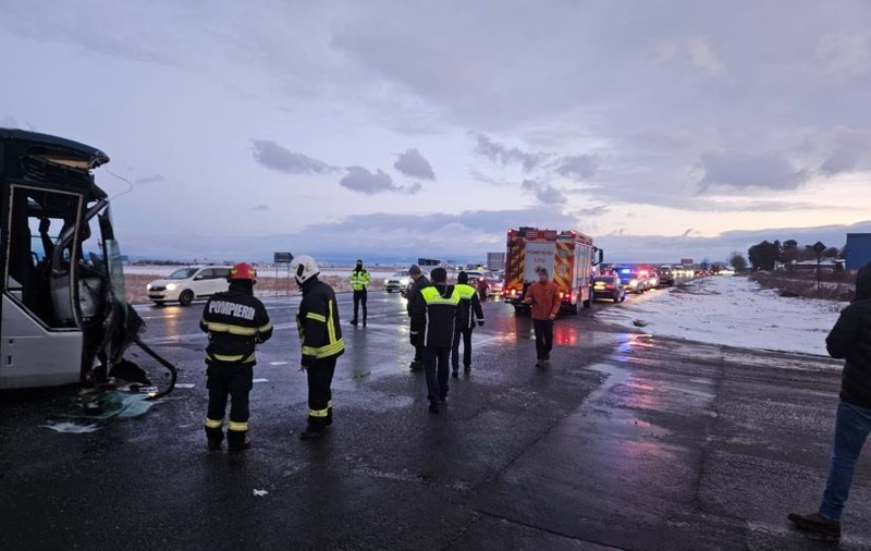 Două autobuze cu 40 de pasageri s-au ciocnit în Brașov. Șase victime, transportate la spital
