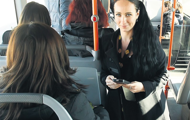 Frumuşica asta te controlează cu telefonul | FOTO