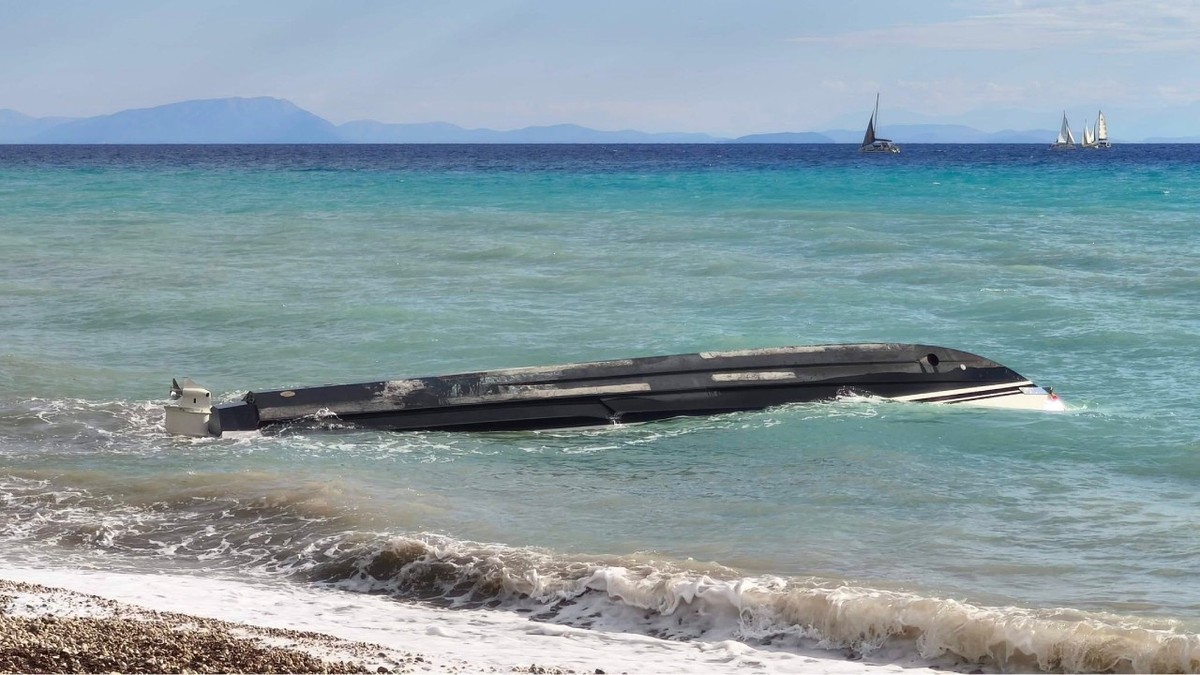 O barca rasturnata in kefalonia, septembrie 2026