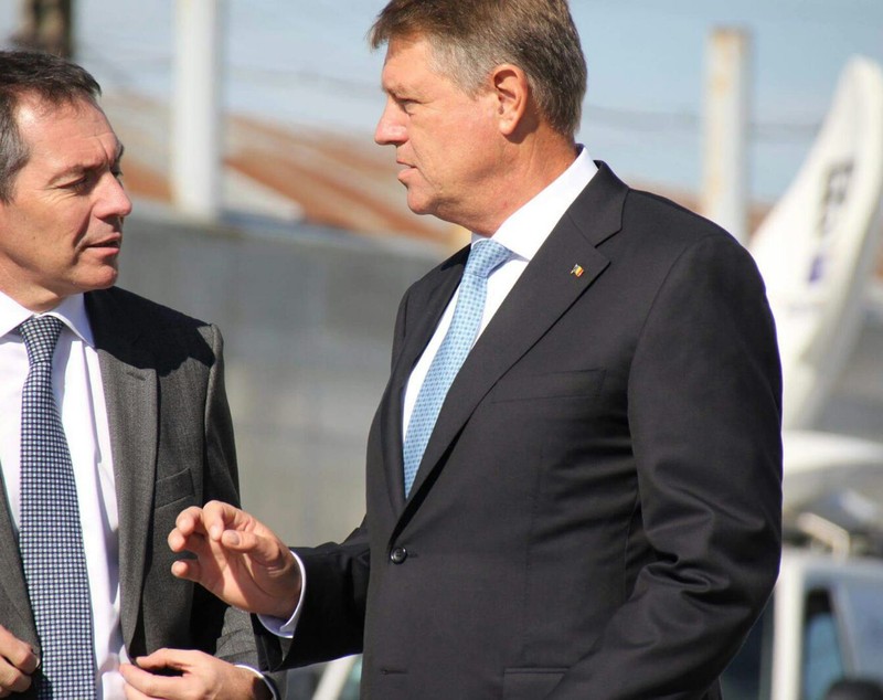 Klaus Iohannis a testat noul Ford EcoSport, cu Simone Tempestini, campionul României la raliu. Președintele, la un pas de a lovi o bordură | FOTO ȘI VIDEO