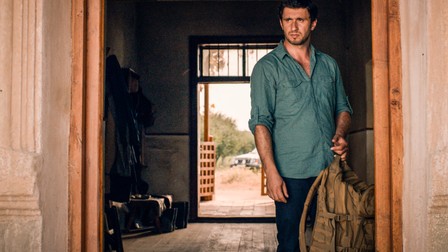 Dragol Bucur, în rolul lui Roman / Foto: Netflix