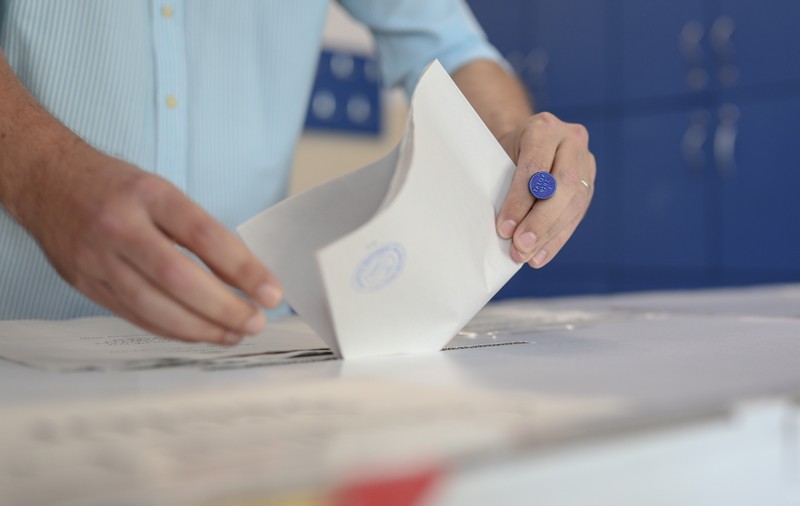 Sondaj: Aproape jumătate dintre români cred că alegerile din 2024 ar trebui organizate separat