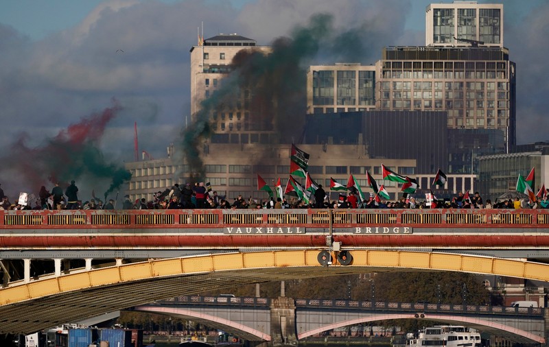 Londra, scena unui marș  pro-palestinian de amploare. Zeci de oameni arestați, după ciocniri cu poliția. VIDEO