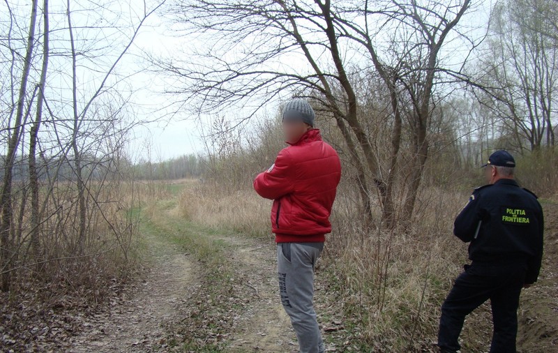Un Rambo de Moldova a trecut Prutul cu 32 de cartuşe, două cuţite, două hărţi şi un binoclu 