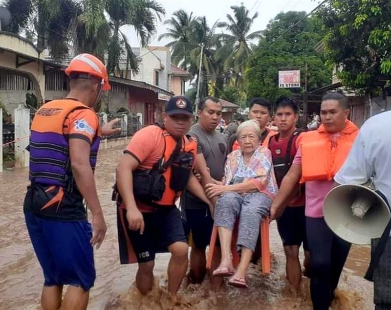Autoritățile din Filipine caută supraviețuitori în urma inundațiilor și alunecărilor de teren care au ucis zeci de oameni