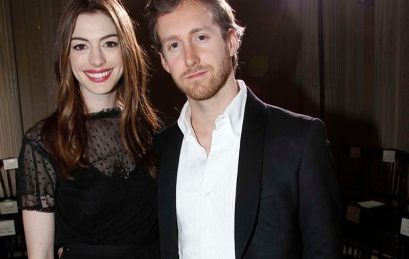 Anne Hathaway și-a amânat nunta cu Adam Shulman