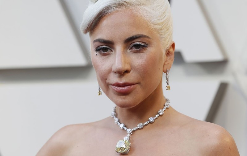 Lady Gaga a purtat diamantul galben Tiffany în valoare de 30 de milioane de dolari, la gala premiilor Oscar