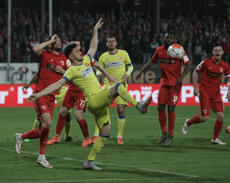 Tensiuni la Steaua. Campionii se critică între ei, după ce au scăpat victoria în finalul derby-ului cu Dinamo: ”Retragere inexplicabilă în repriza a doua. Bicfalvi a egalat, după o greșeală a lui Papp” / FOTO&VIDEO