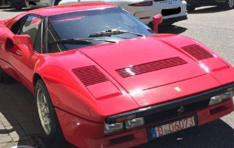 A furat un Ferrari de colecție în timpul unui test-drive. Bolidul de două milioane de euro i-a aparținut fostului pilot de Formula 1 Eddie Irvine