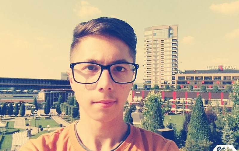 Performanța unui elev din Vaslui care va studia la Oxford. Vlad Sîmbotin este olimpic la biologie și are peste 100 de diplome și medalii